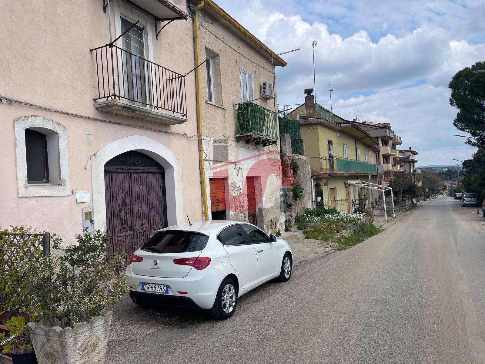 LOCALE PLURIUSO in vendita a Paduli