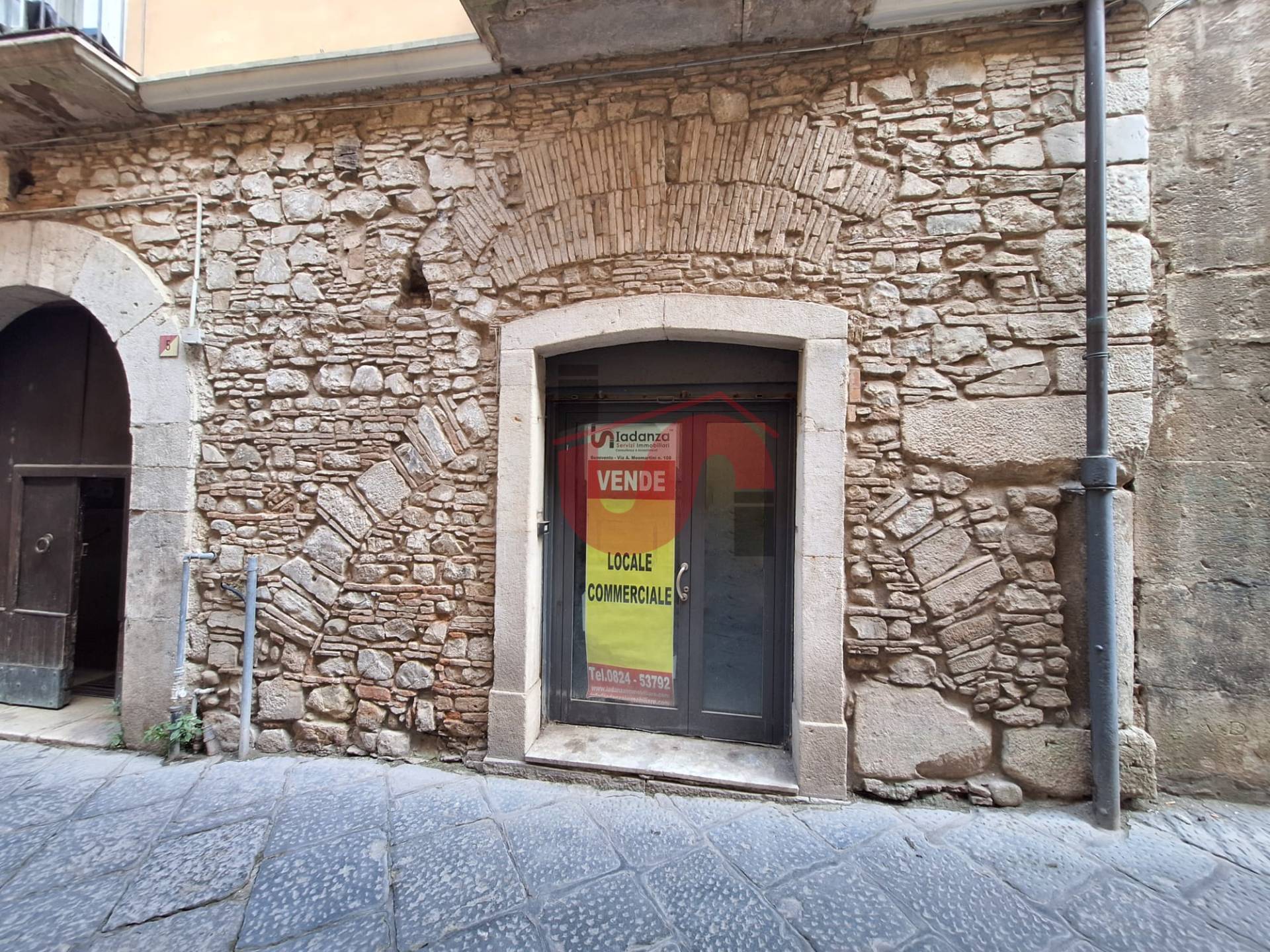 Locale commerciale in vendita a Benevento