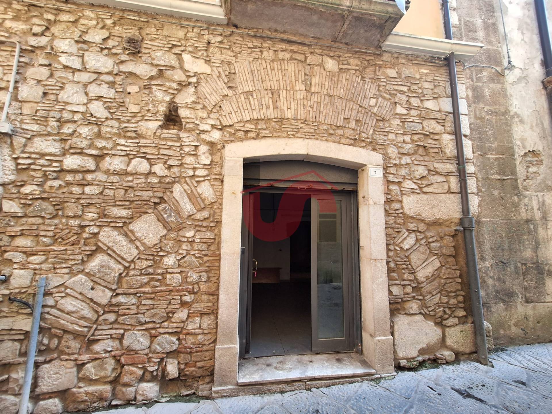 Locale commerciale in vendita a Benevento