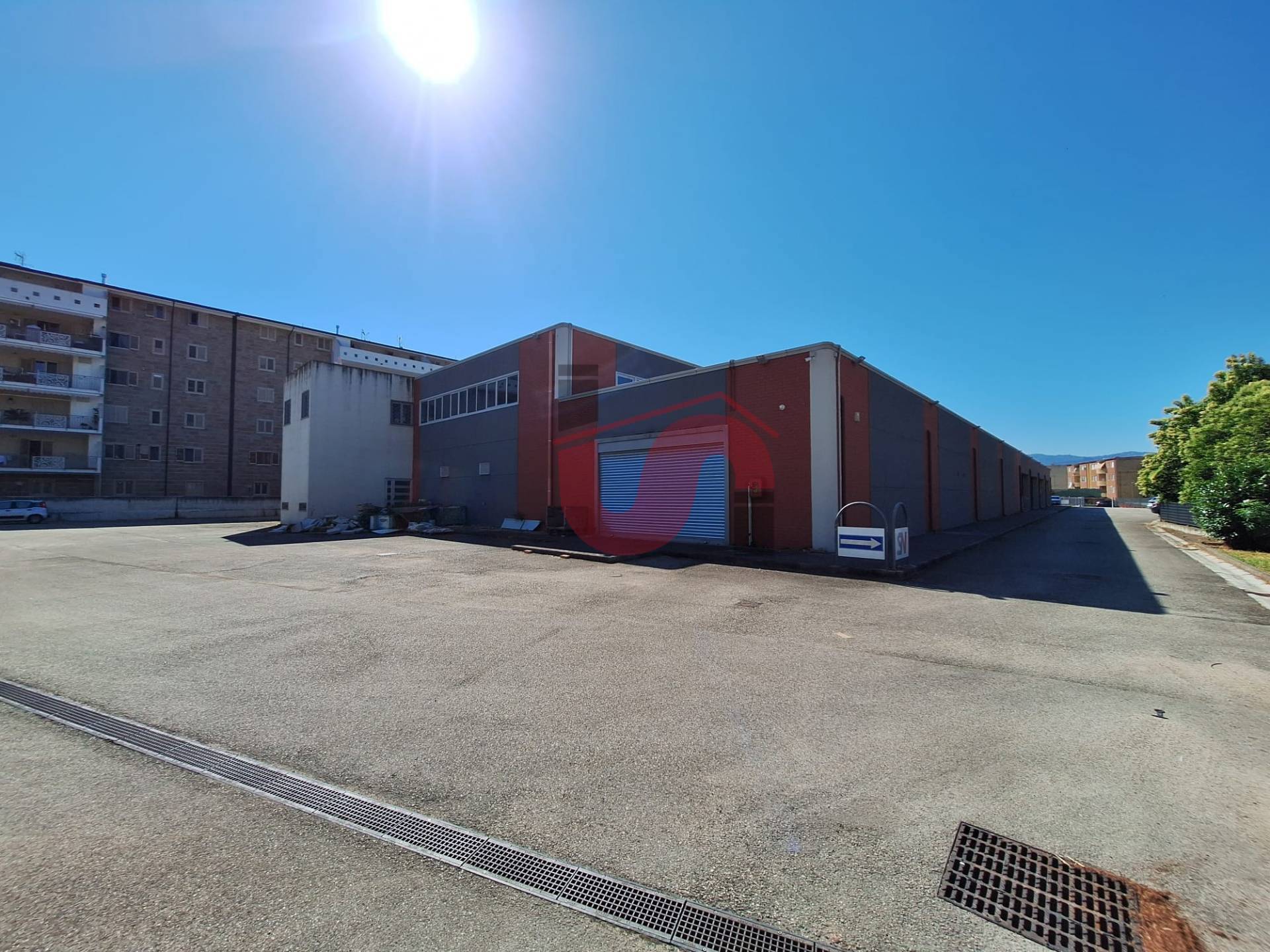 Locale commerciale in affitto a Benevento, Centro