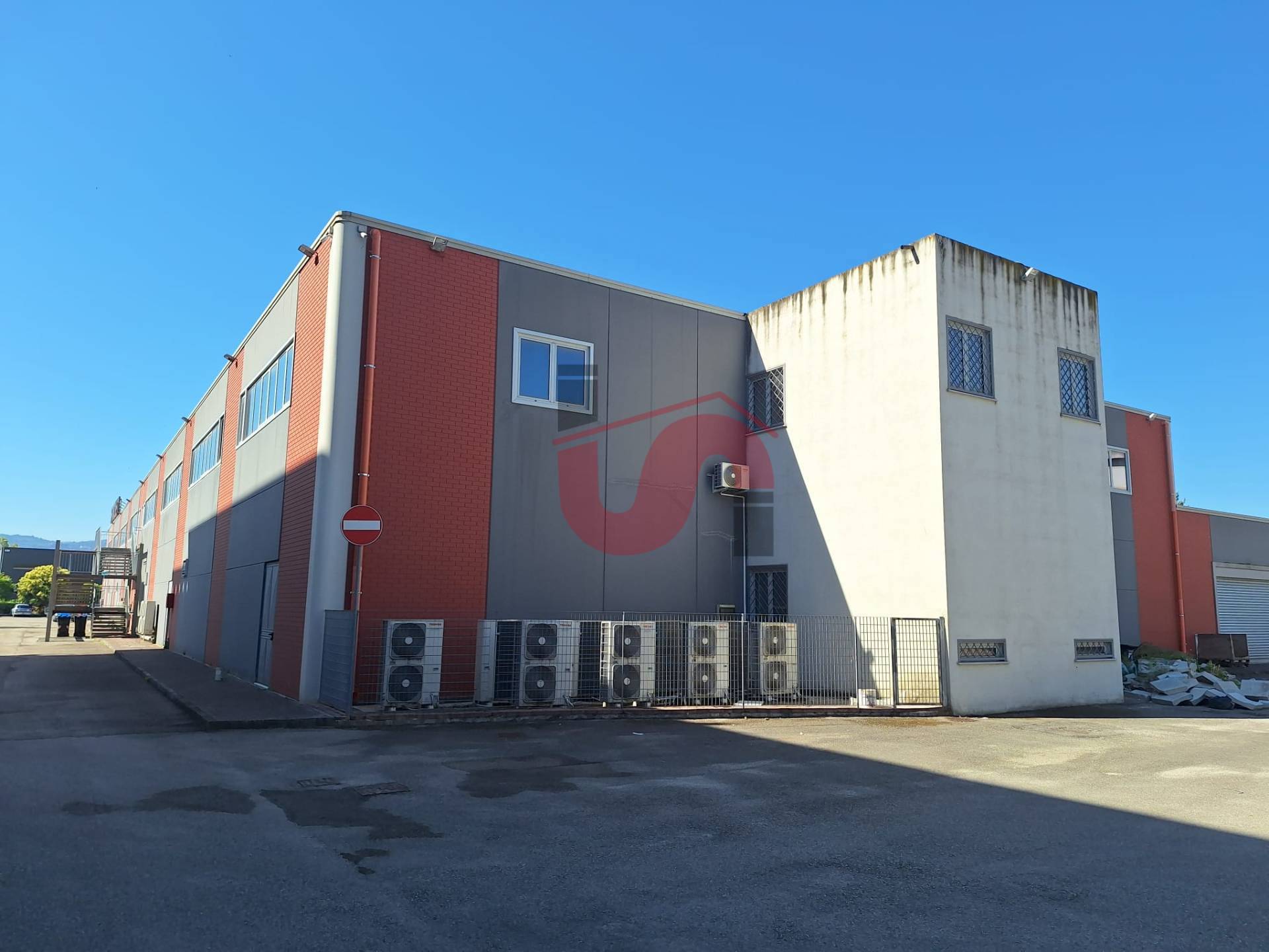 Locale commerciale in affitto a Benevento, Centro