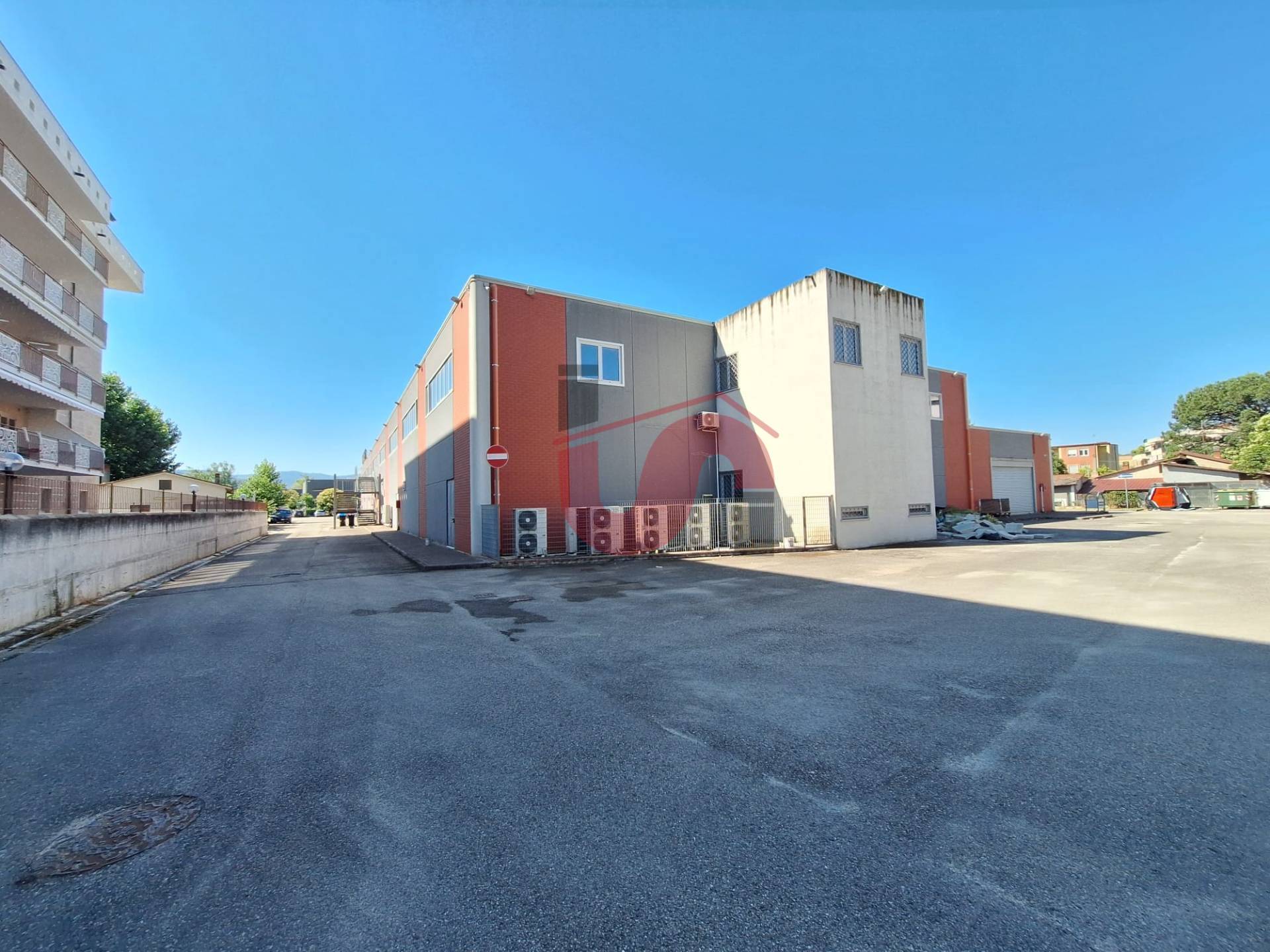 Locale commerciale in affitto a Benevento, Centro