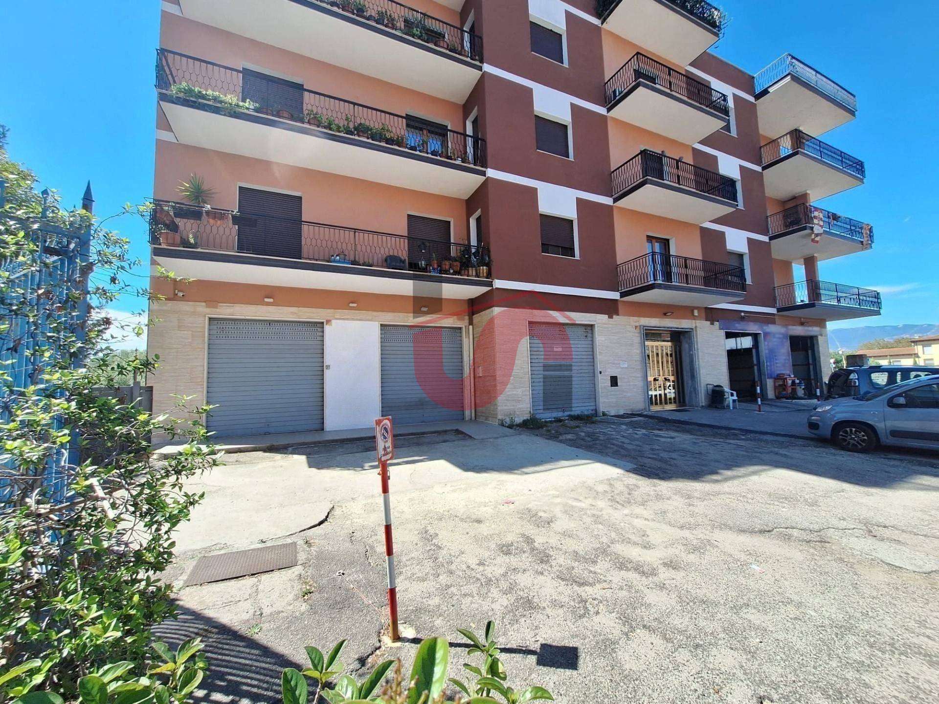 Locale commerciale in vendita a Benevento, Centro
