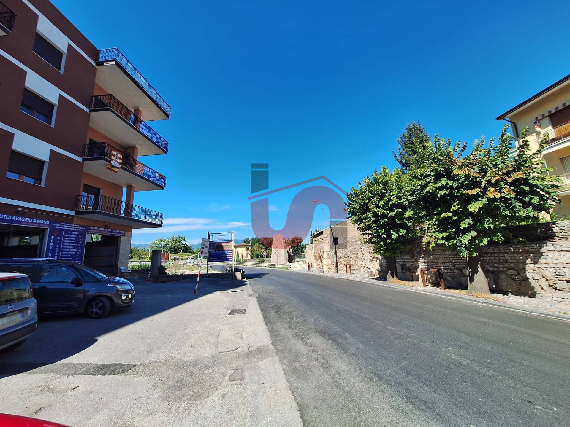 Locale commerciale in vendita a Benevento, Centro