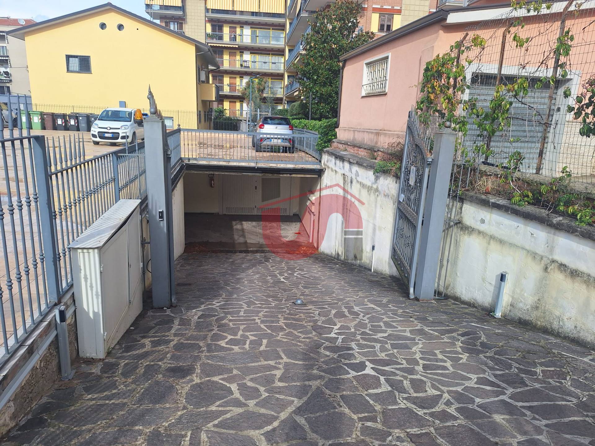 GARAGE/BOX in vendita a Benevento, Mellusi