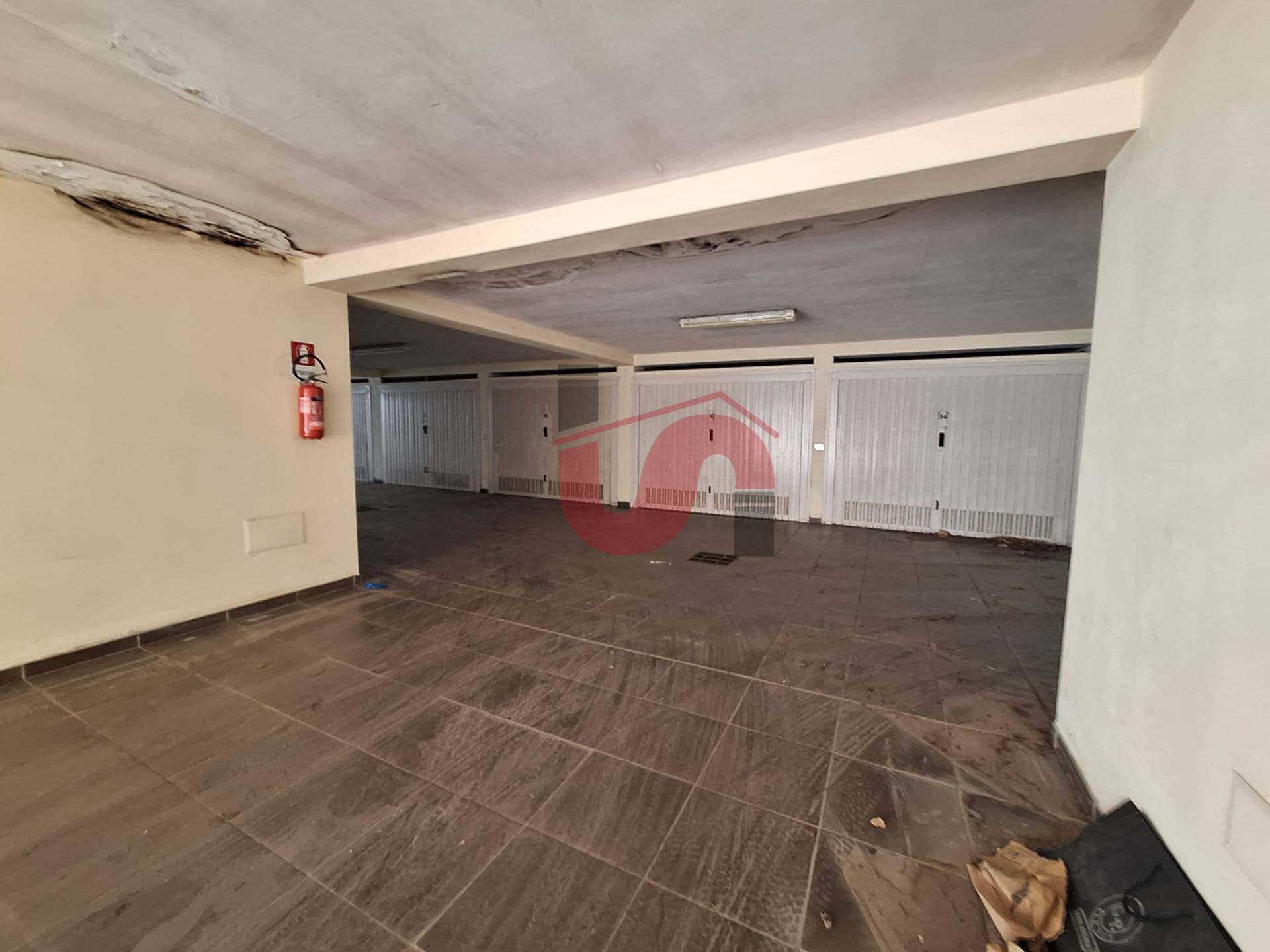 GARAGE/BOX in vendita a Benevento, Mellusi