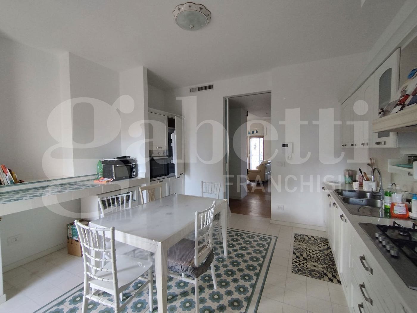 Quadrilocale arredato in affitto a Bari