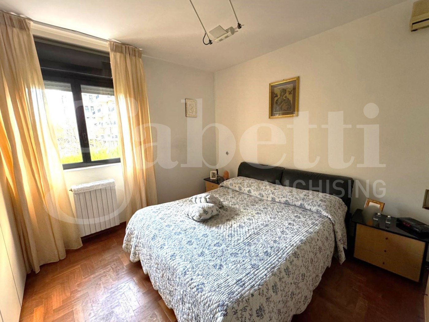 Quadrilocale con box a Bari