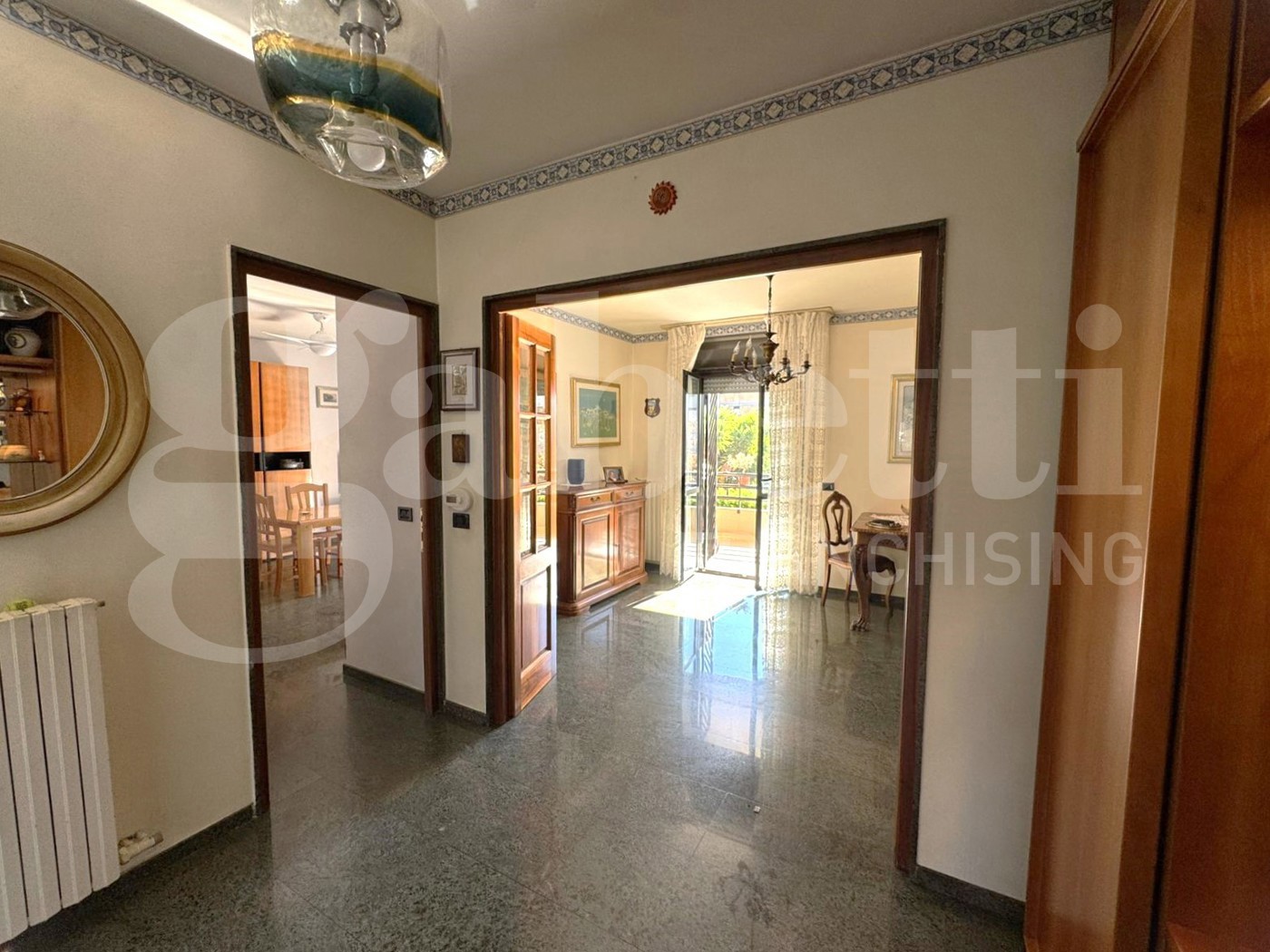 Quadrilocale con box a Bari