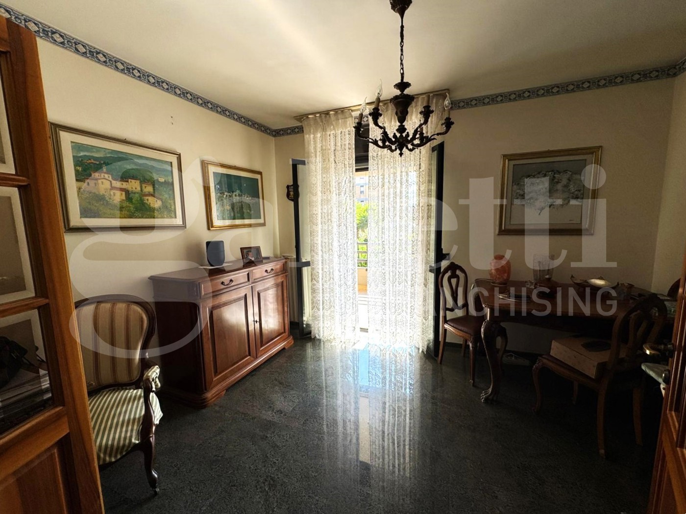 Quadrilocale con box a Bari