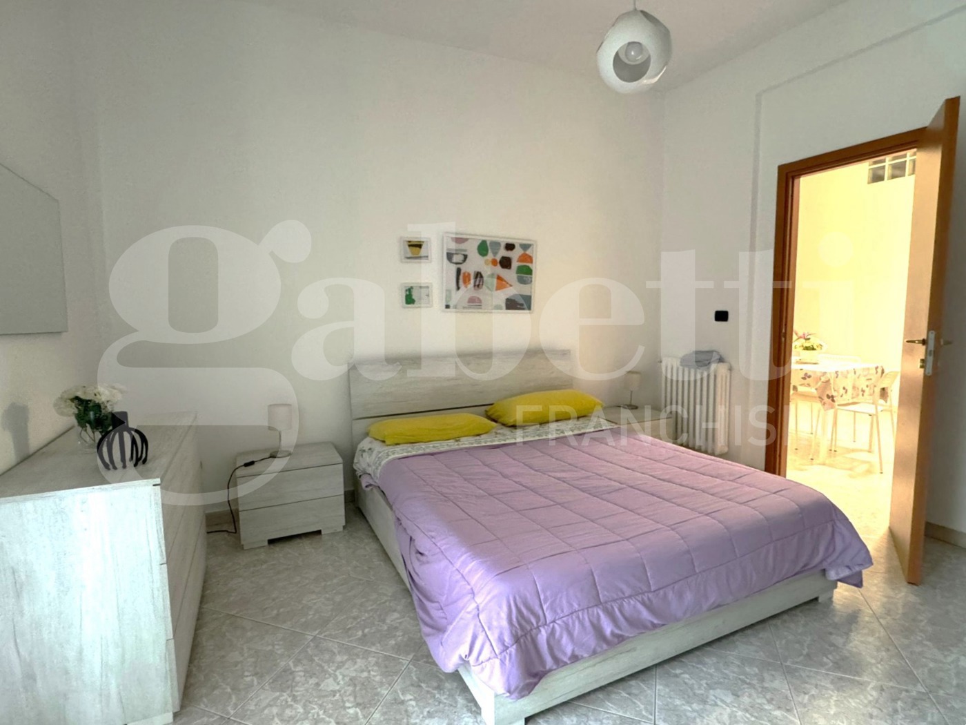 Quadrilocale con box a Bari