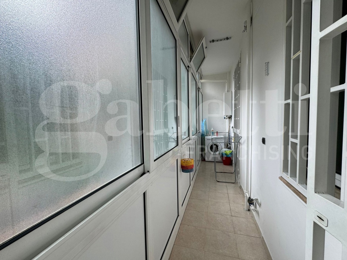 Quadrilocale con box a Bari