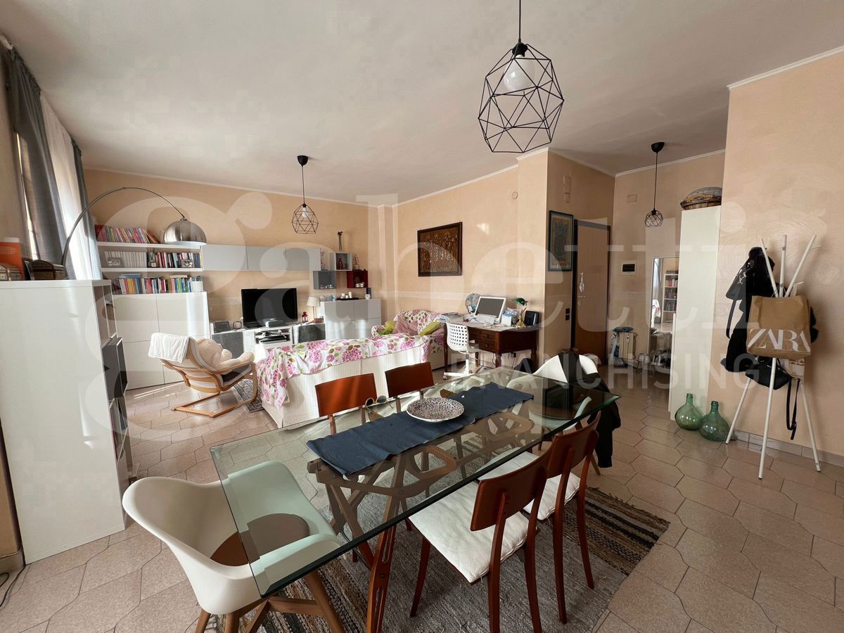 Quadrilocale con box a Bari