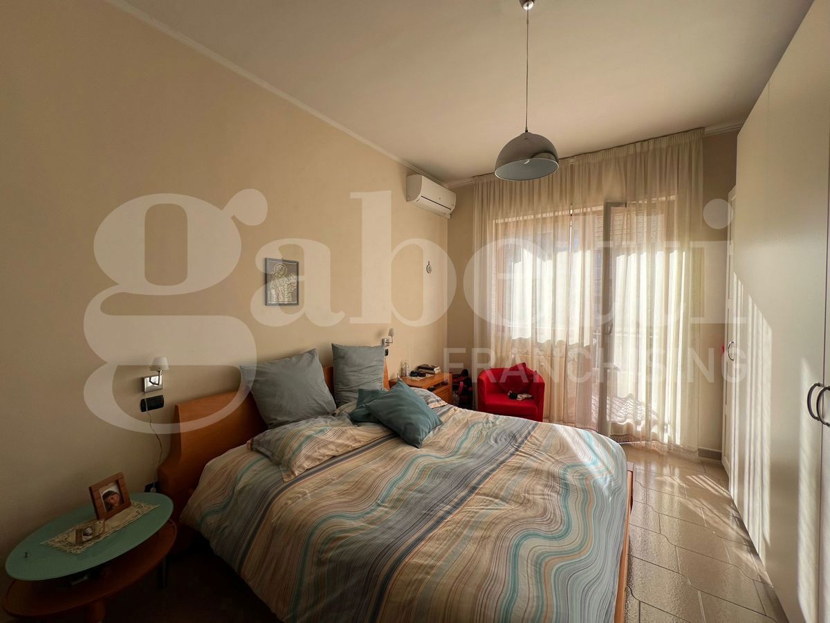 Quadrilocale con box a Bari