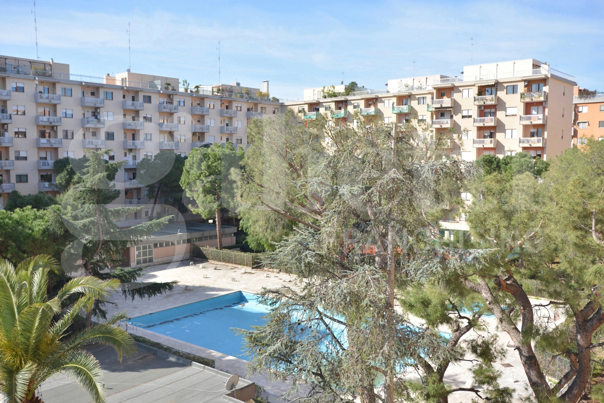 Quadrilocale con box a Bari