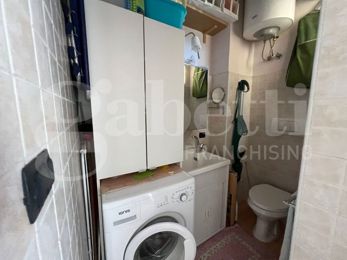 Quadrilocale con box a Bari