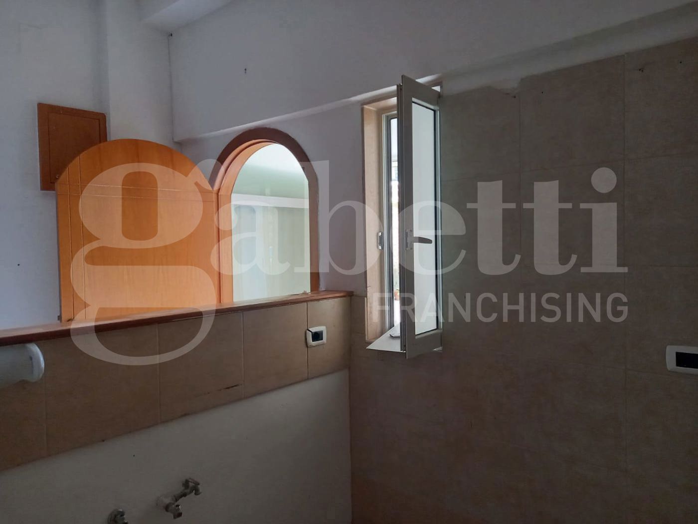 Bilocale con box a Bari