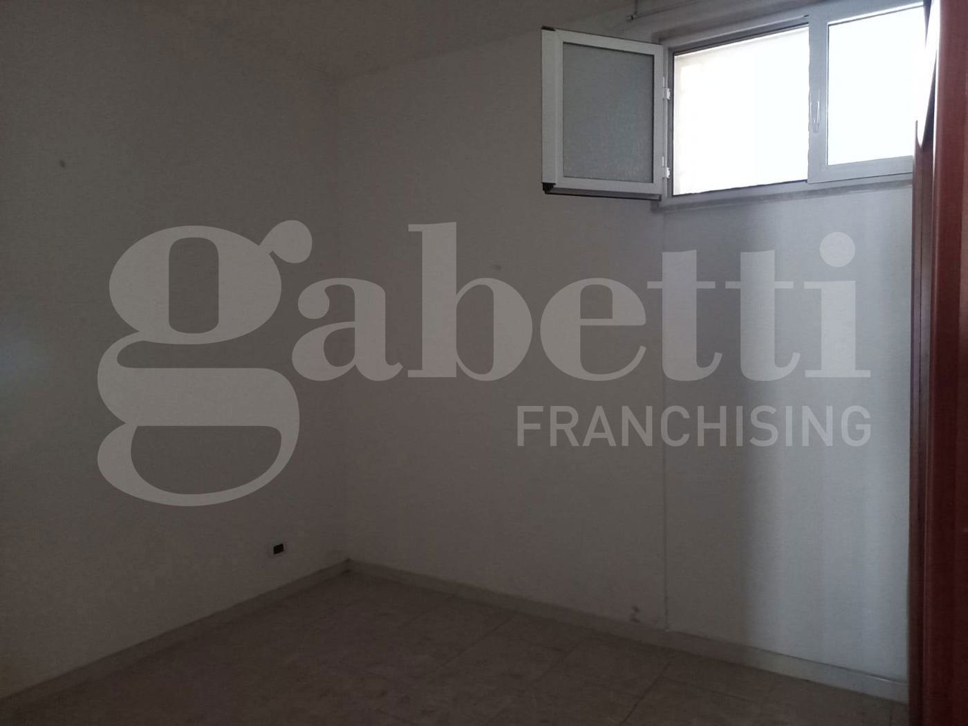 Bilocale con box a Bari