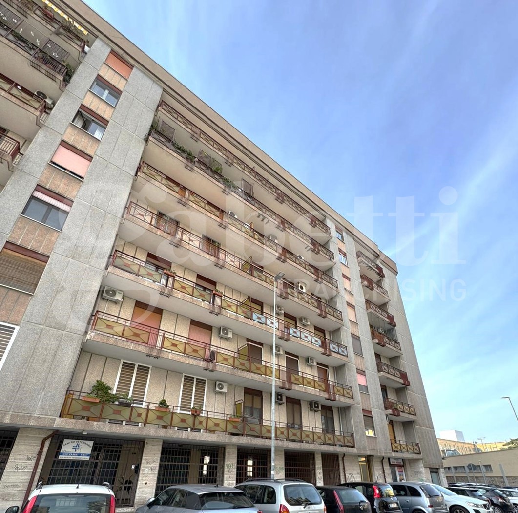Quadrilocale con box a Bari