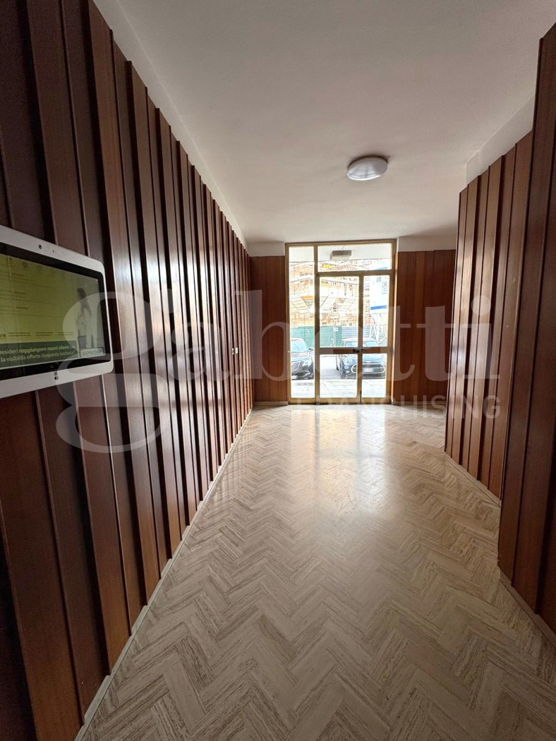 Quadrilocale con box a Bari