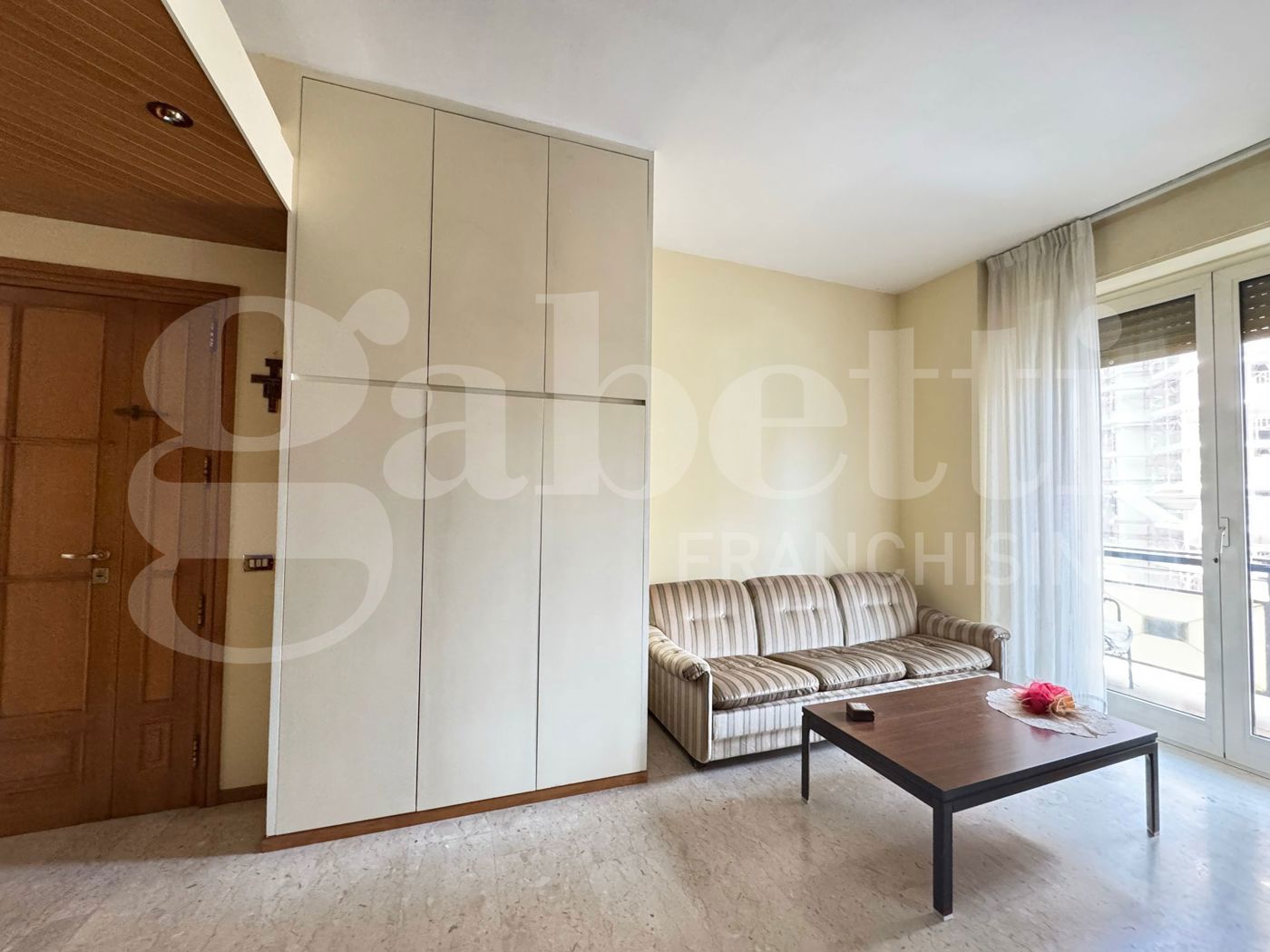 Quadrilocale con box a Bari