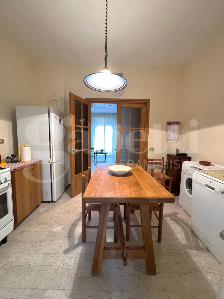 Quadrilocale con box a Bari