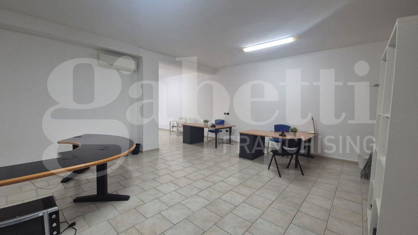 Magazzino in affitto a Bari