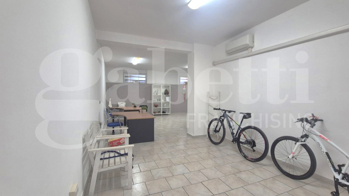 Magazzino in affitto a Bari