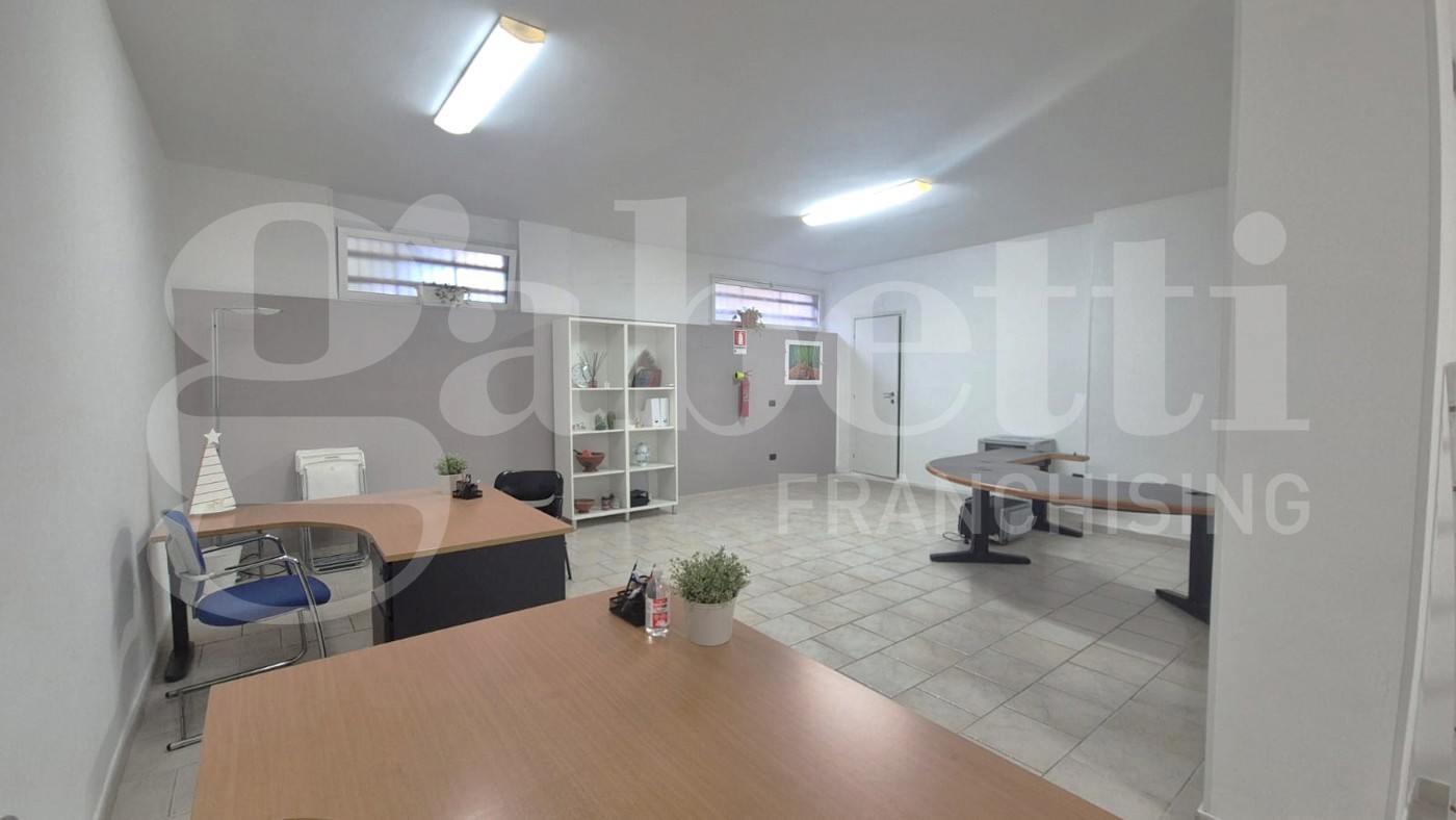 Magazzino in affitto a Bari