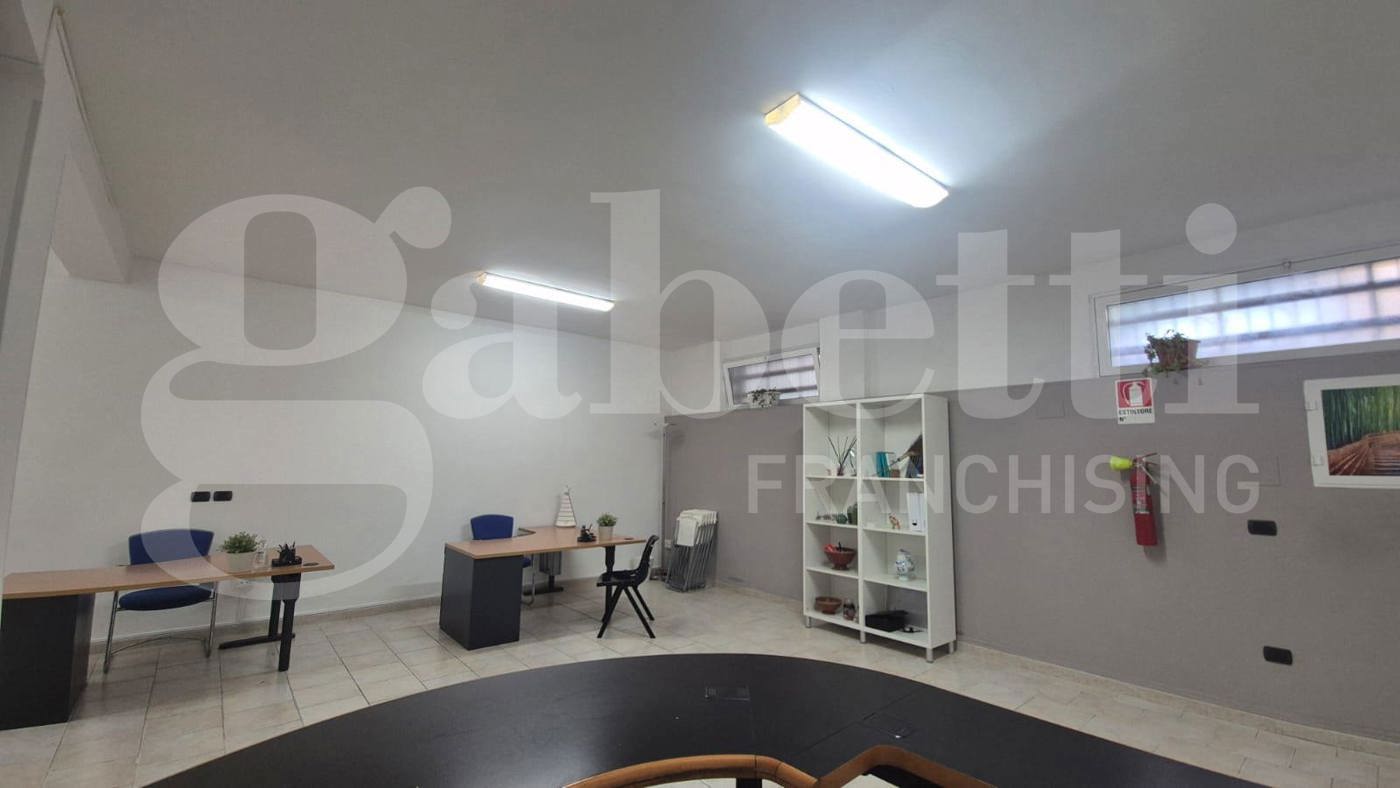 Magazzino in affitto a Bari