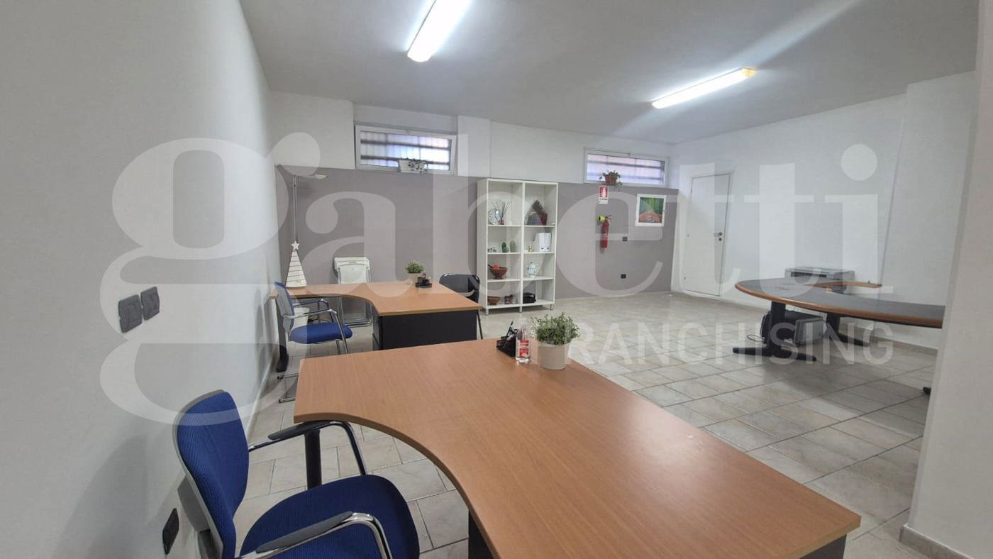 Magazzino in affitto a Bari