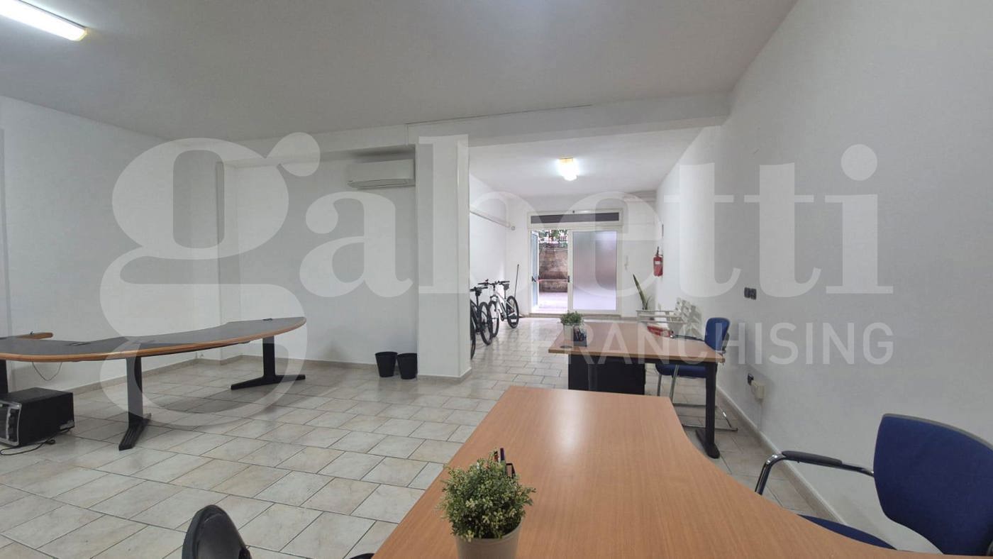 Magazzino in affitto a Bari