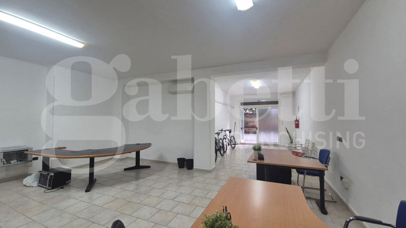 Magazzino in affitto a Bari