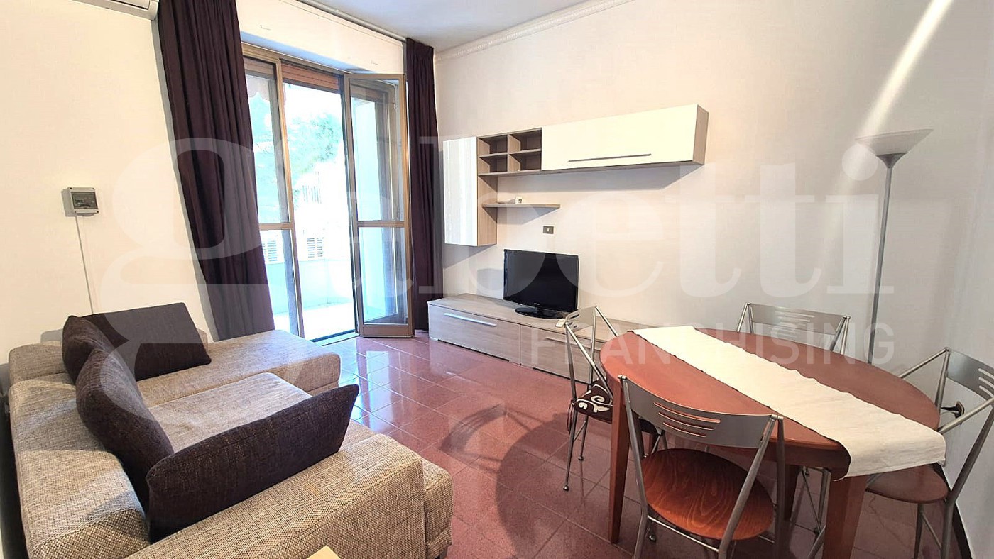 Quadrilocale arredato in affitto a Bari