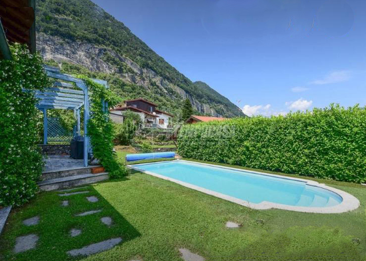 Villa in vendita a Caslino d'Erba