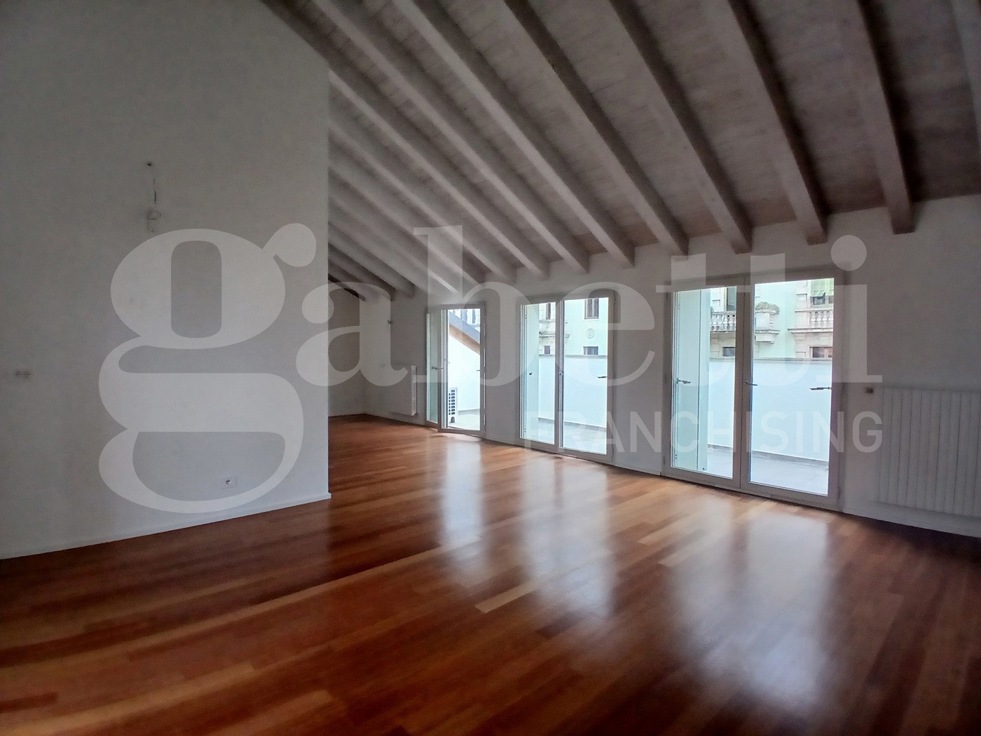 Attico ristrutturato a Milano