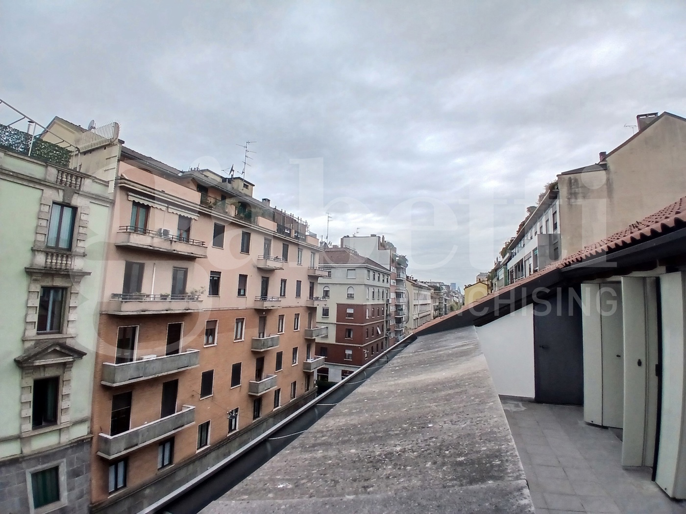 Attico ristrutturato a Milano