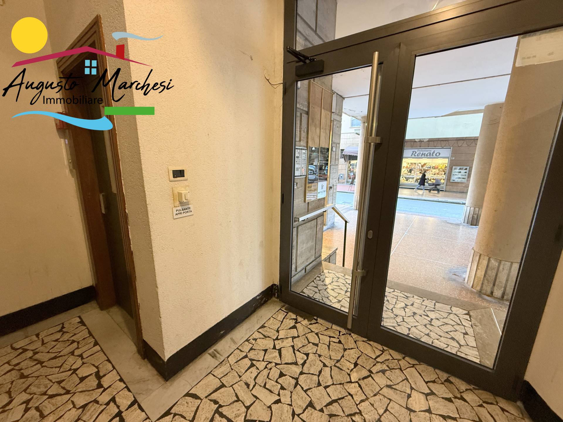 Ufficio / Appartamento in vendita a Recco, Centrale