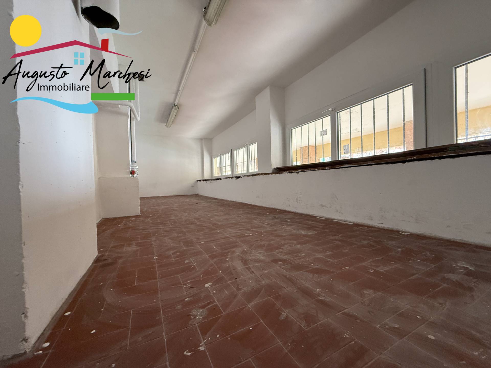 Immobile commerciale in affitto a Recco, centralissimo