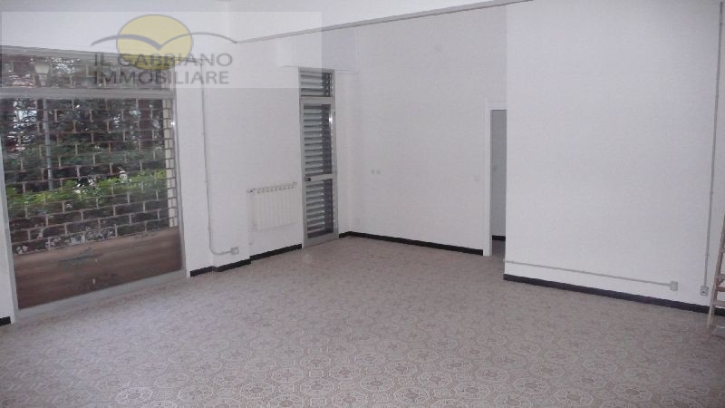 Negozio in affitto a Recco, Piazzale Europa