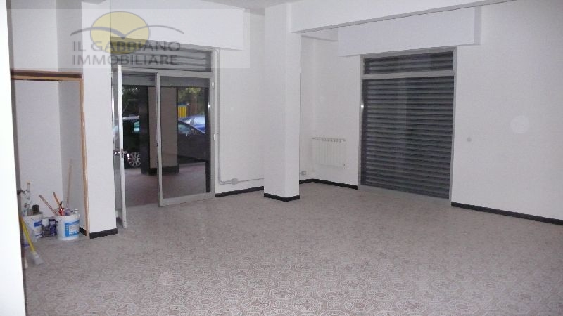 Negozio in affitto a Recco, Piazzale Europa