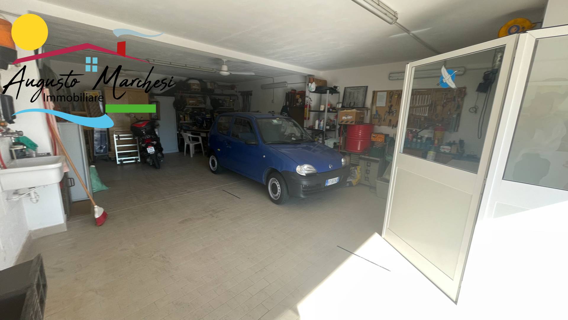 Box auto in vendita a Avegno, Testana