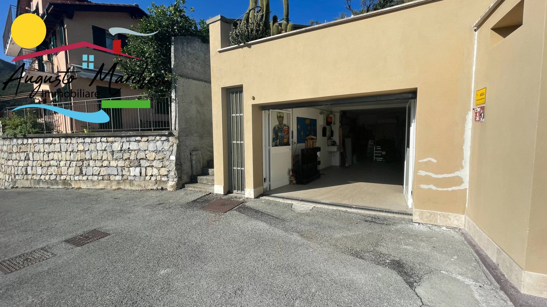 Box auto in vendita a Avegno, Testana