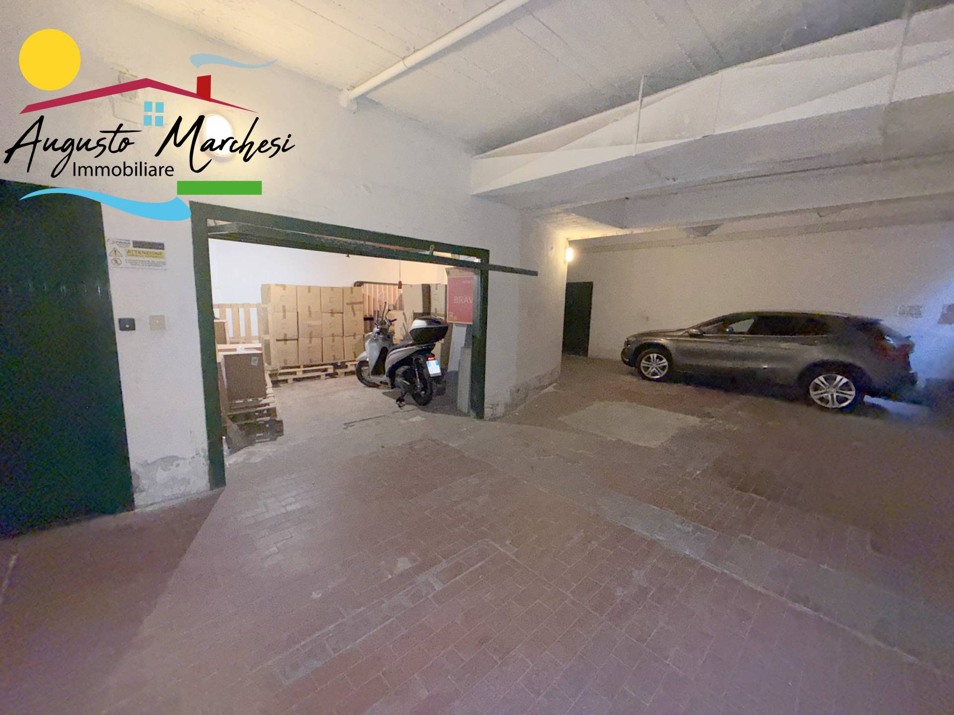 Box auto in vendita a Recco, Centro