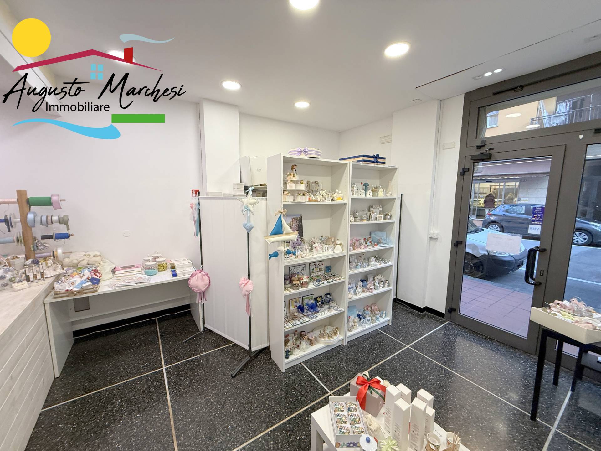 Locale commerciale in affitto a Recco, Centro