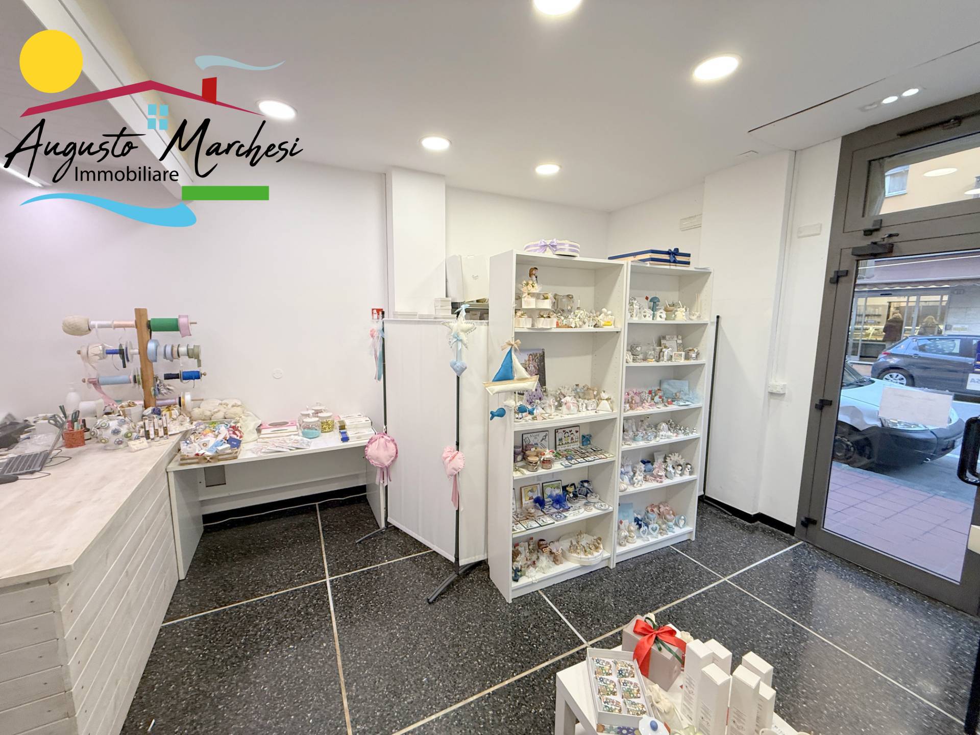 Locale commerciale in affitto a Recco, Centro