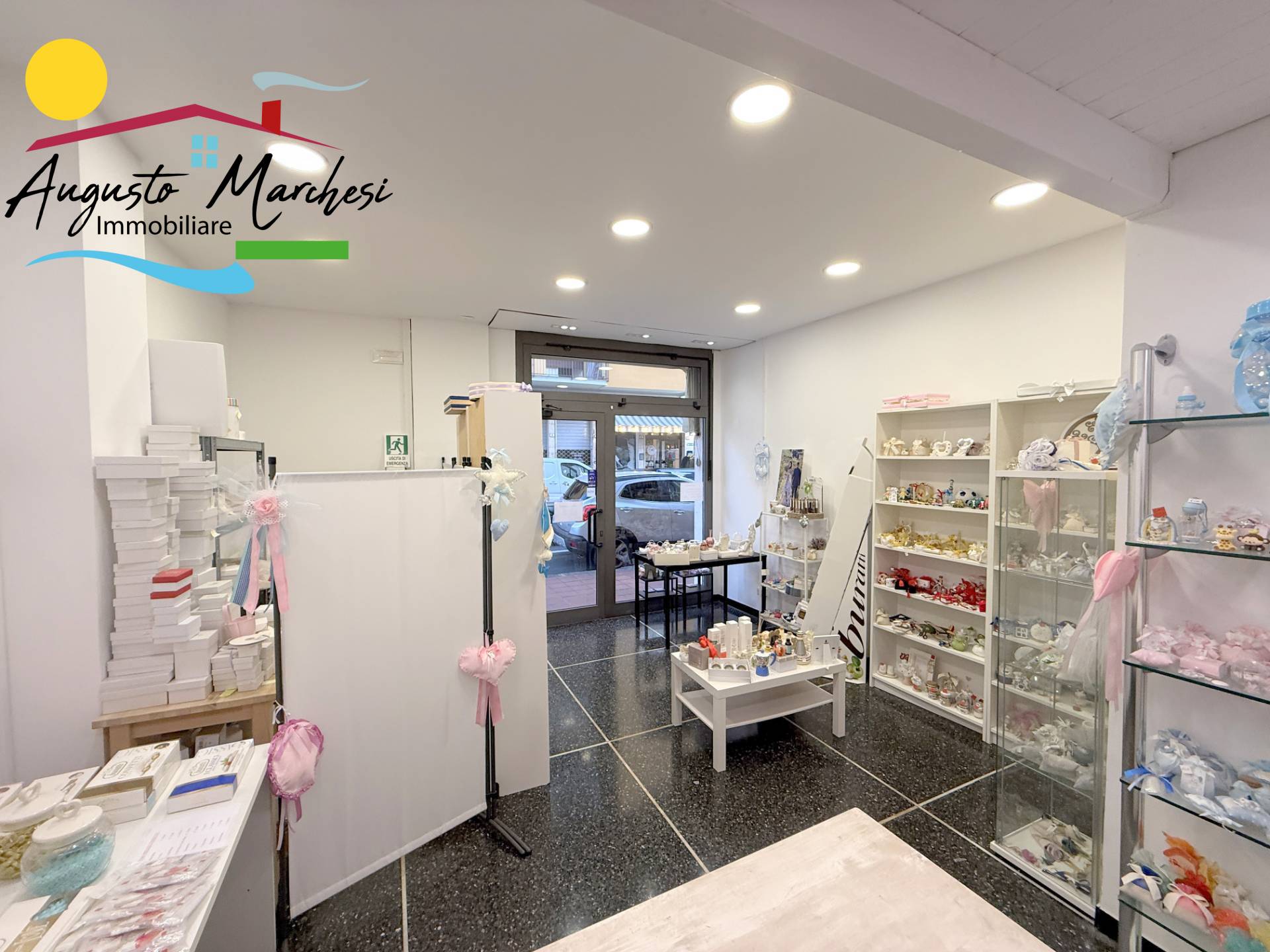 Locale commerciale in affitto a Recco, Centro