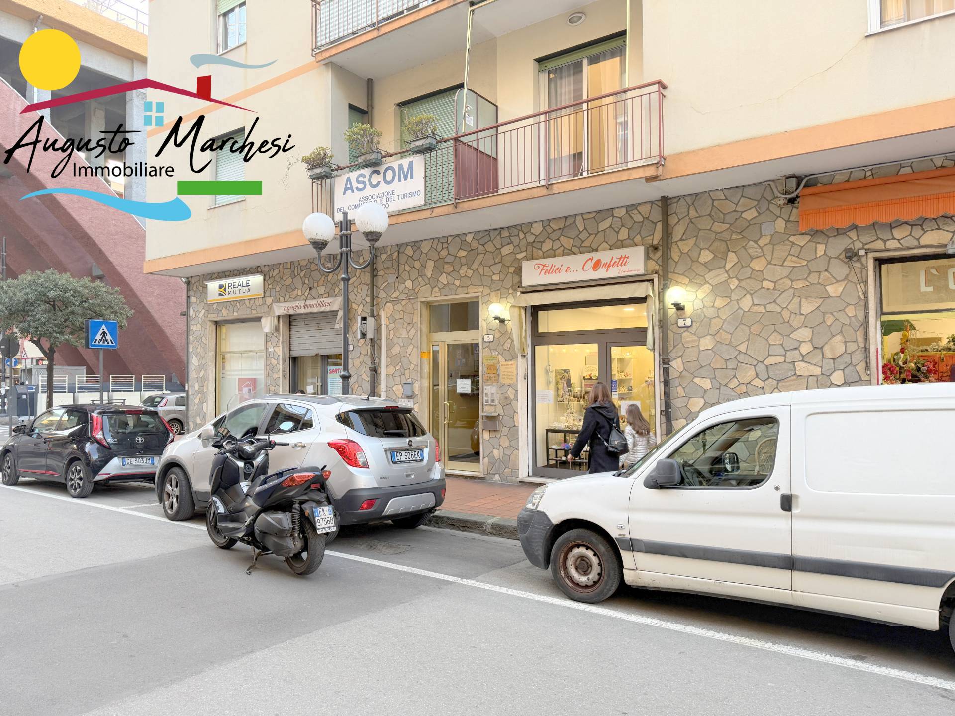 Locale commerciale in affitto a Recco, Centro