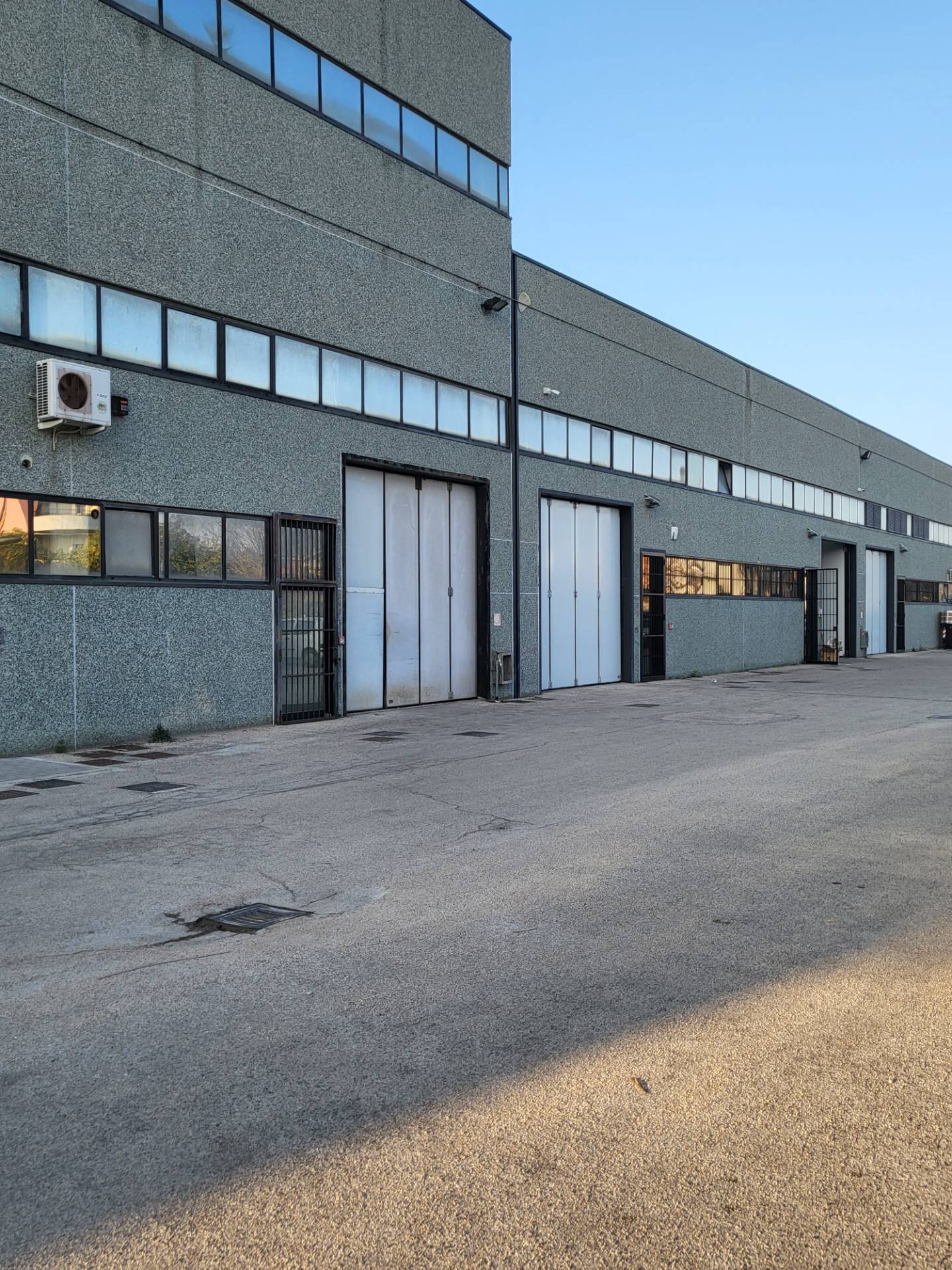 Capannone in vendita a Montesilvano