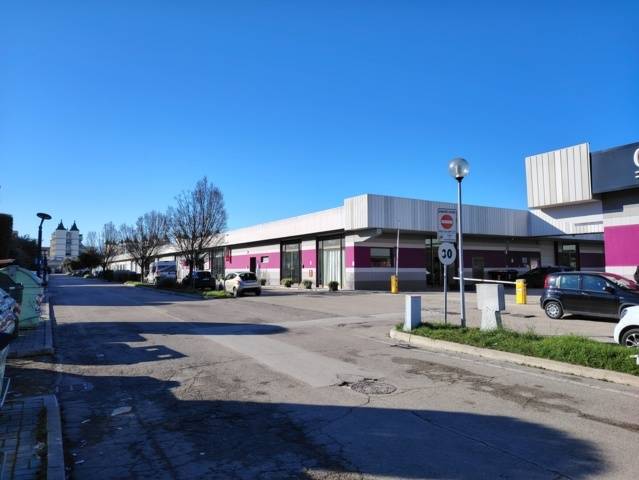 Capannone in vendita a Montesilvano